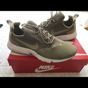 Beige Nike Presto Fly’s Size 12